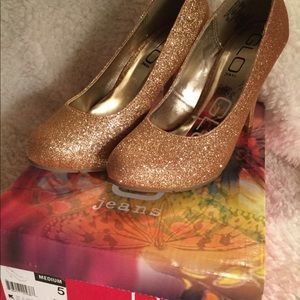 Size 5 Gold Glitter 4” Heels
